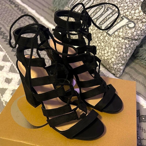 Wild Diva Black Strappy Up Tie Women's Heels Sandals Size 9 - Picture 6 of 7